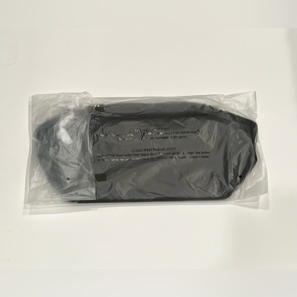 NWT Victoria’s Secret Essential Travel Case - Picture 4 of 9